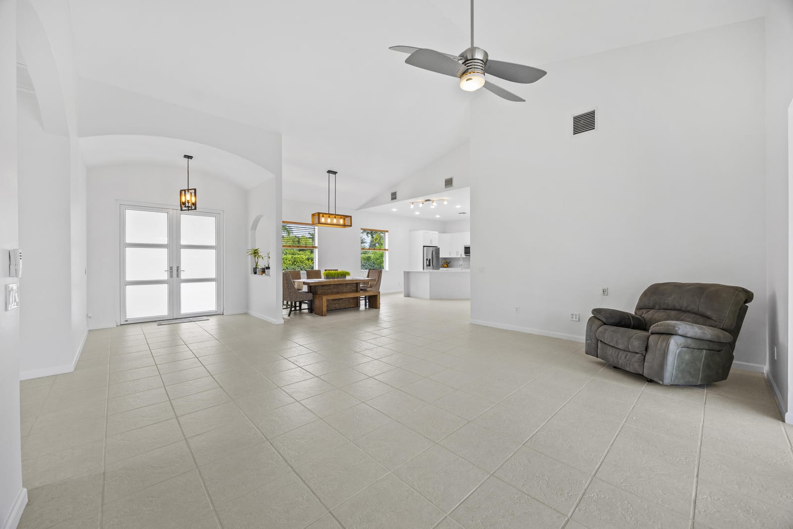7453 Hall Boulevard — photo 10