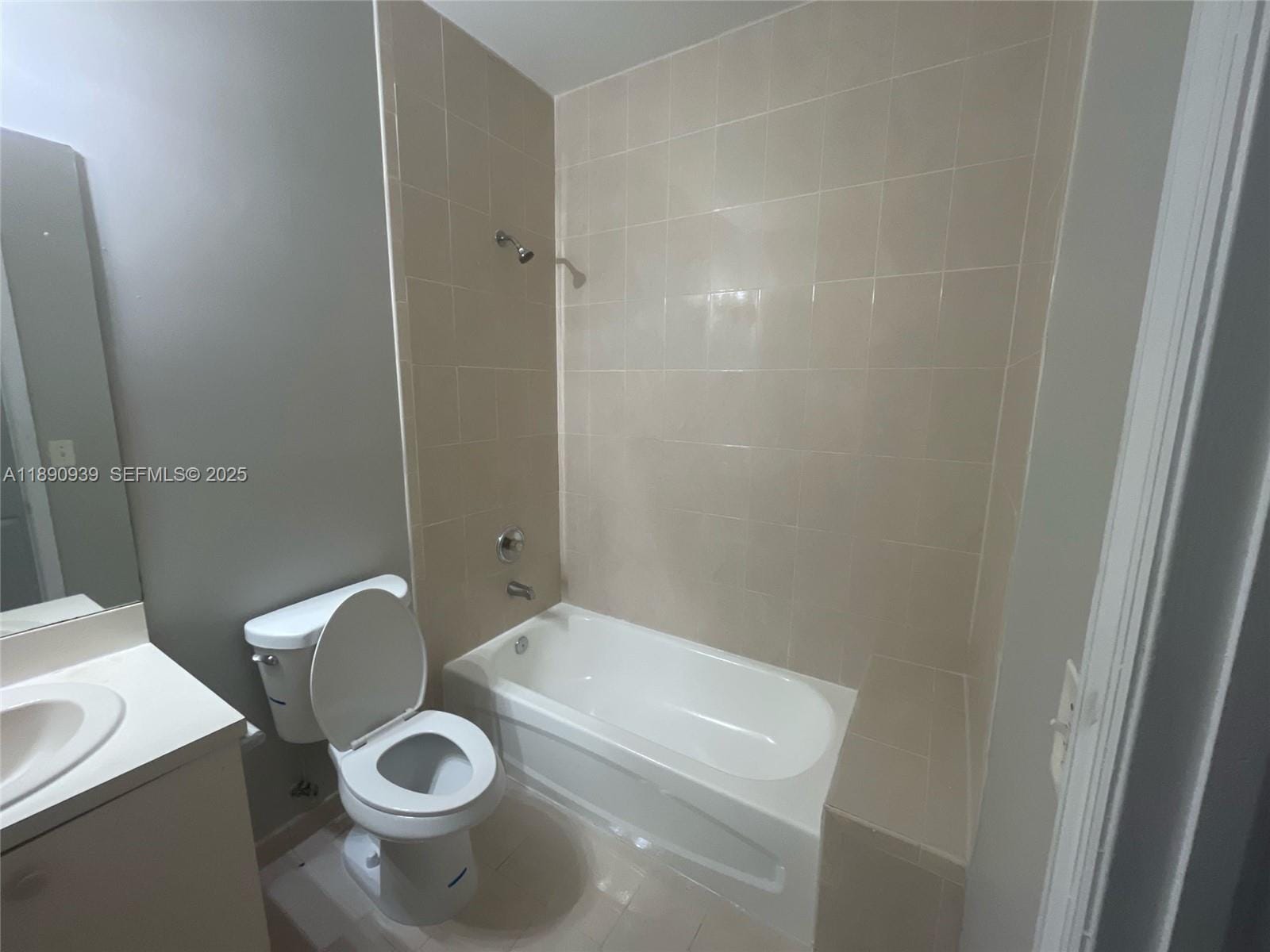 2731 NE 3rd Drive 203 — photo 7