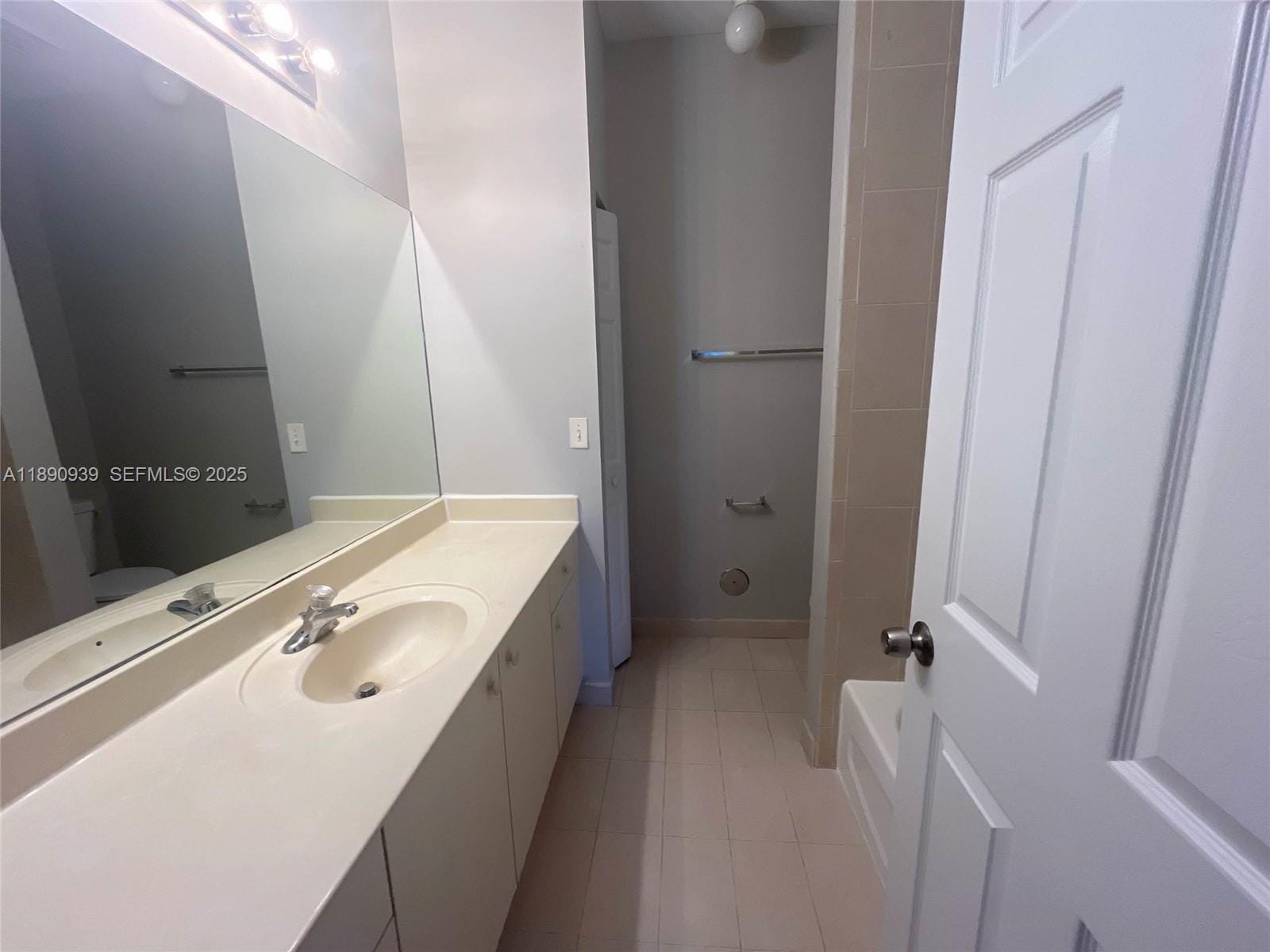 2731 NE 3rd Drive 203 — photo 8