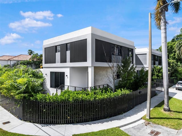 3300 SW 27th Terrace 3300, sold in Silver Bluff Gardens, Miami, FL