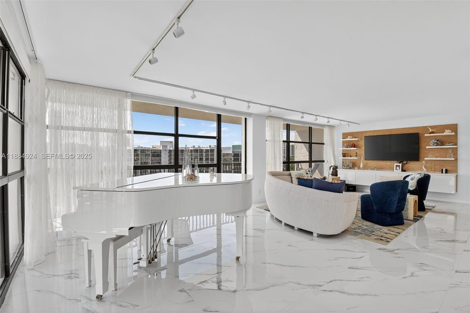 600 Parkview Drive 1020, Hallandale Beach, FL 33009 photo 9