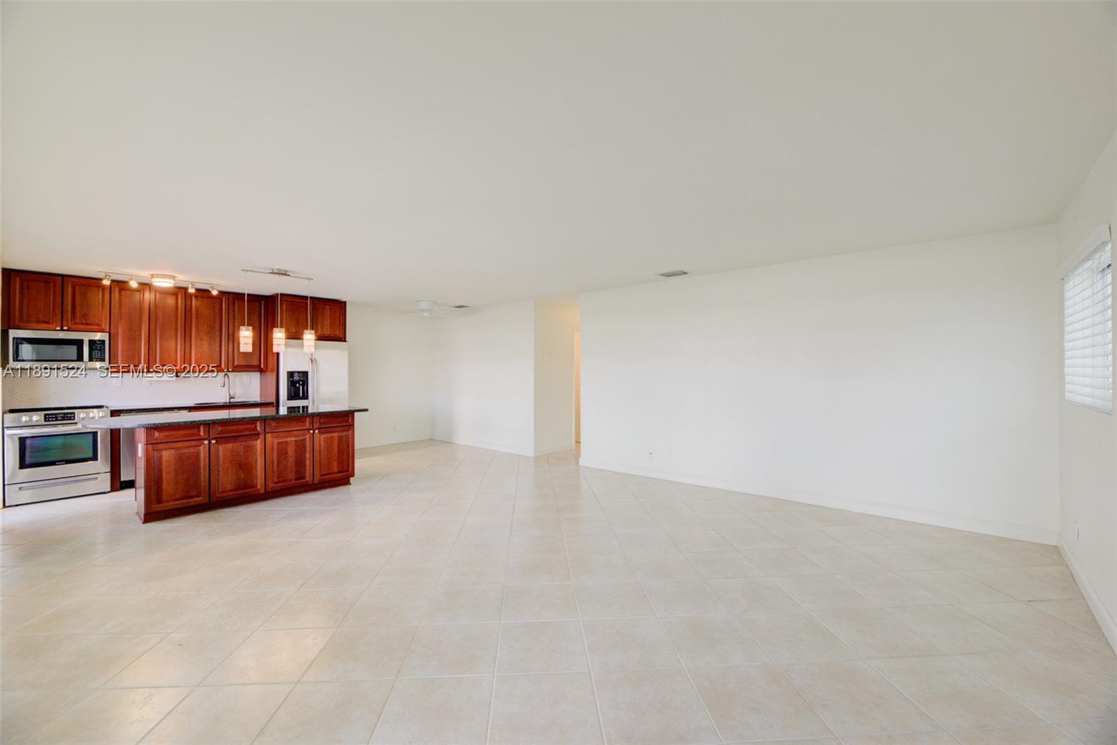 2881 NE 32nd Street 221, Fort Lauderdale, FL 33306 photo 4