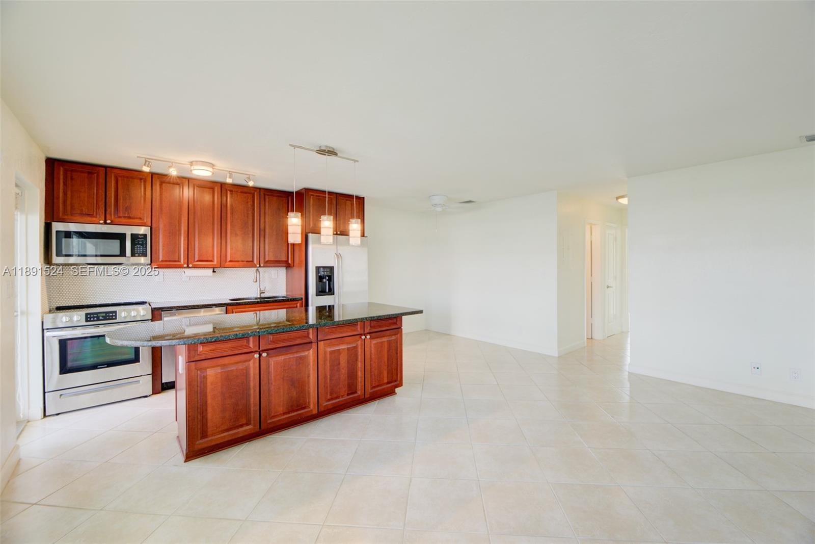 2881 NE 32nd Street 221, Fort Lauderdale, FL 33306 photo 7