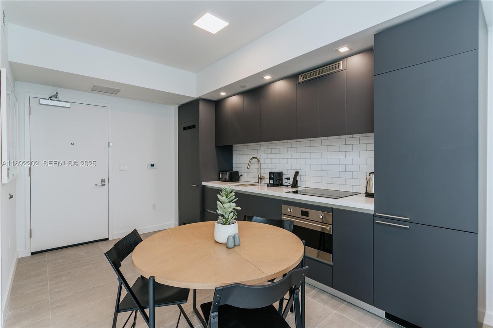 227 NE 2nd Street 2508, Miami, FL 33132 photo 7