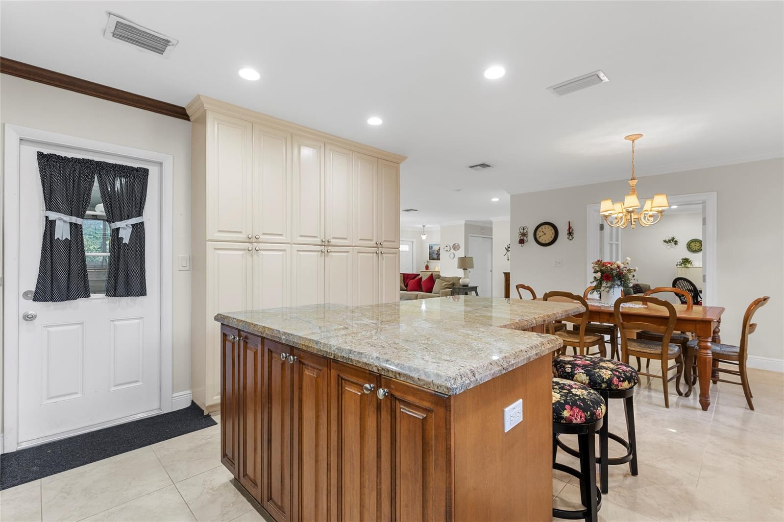 7237 E Tropical Way — photo 11