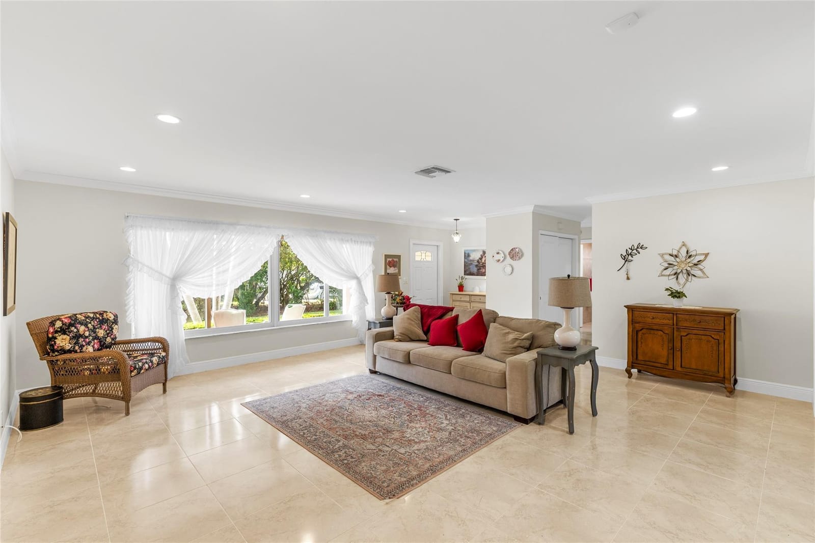 7237 E Tropical Way, Plantation, FL 33317 photo 13