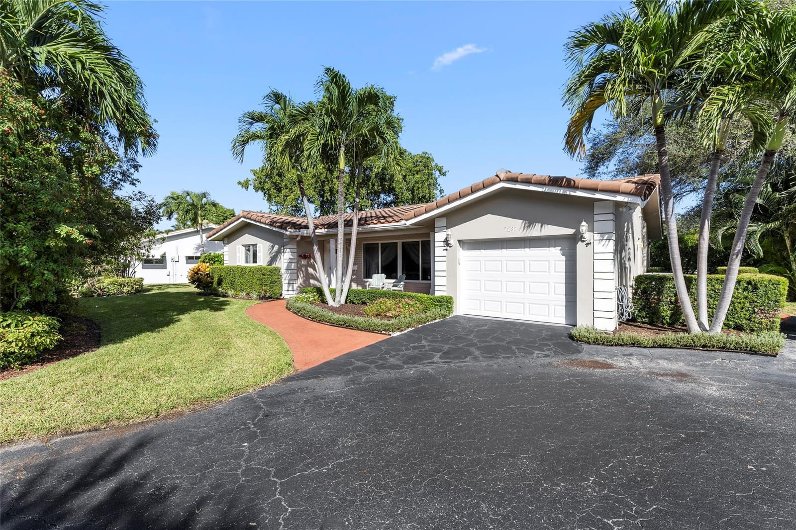 7237 E Tropical Way — photo 3