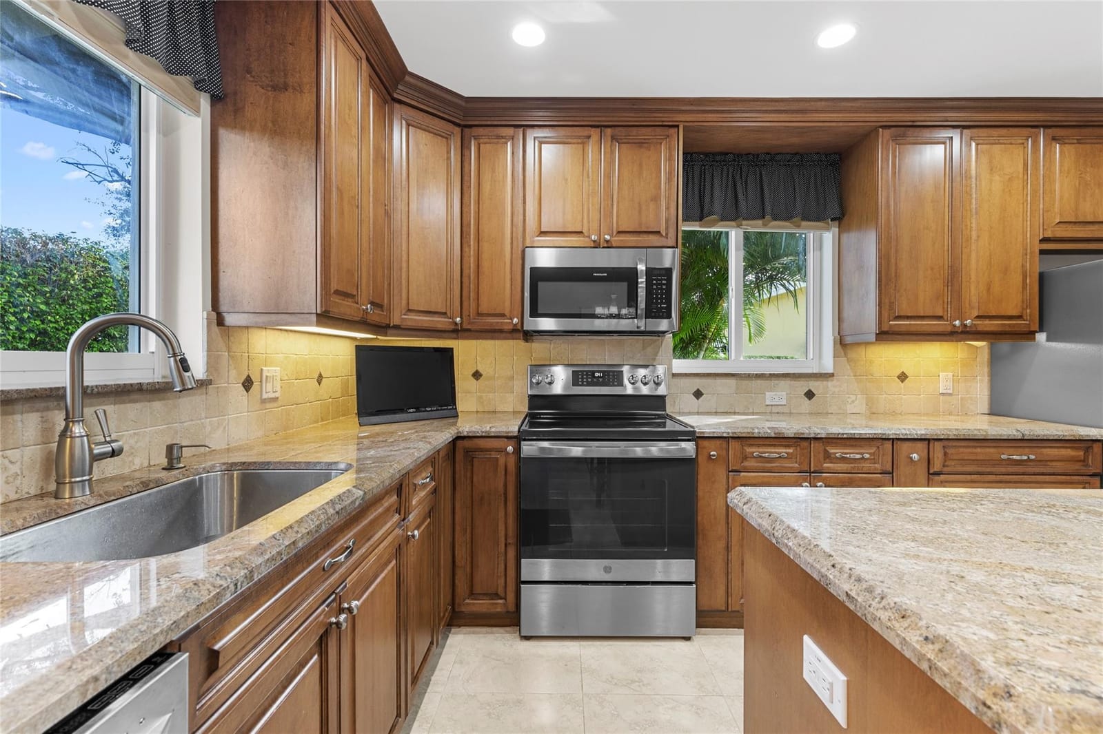 7237 E Tropical Way — photo 6