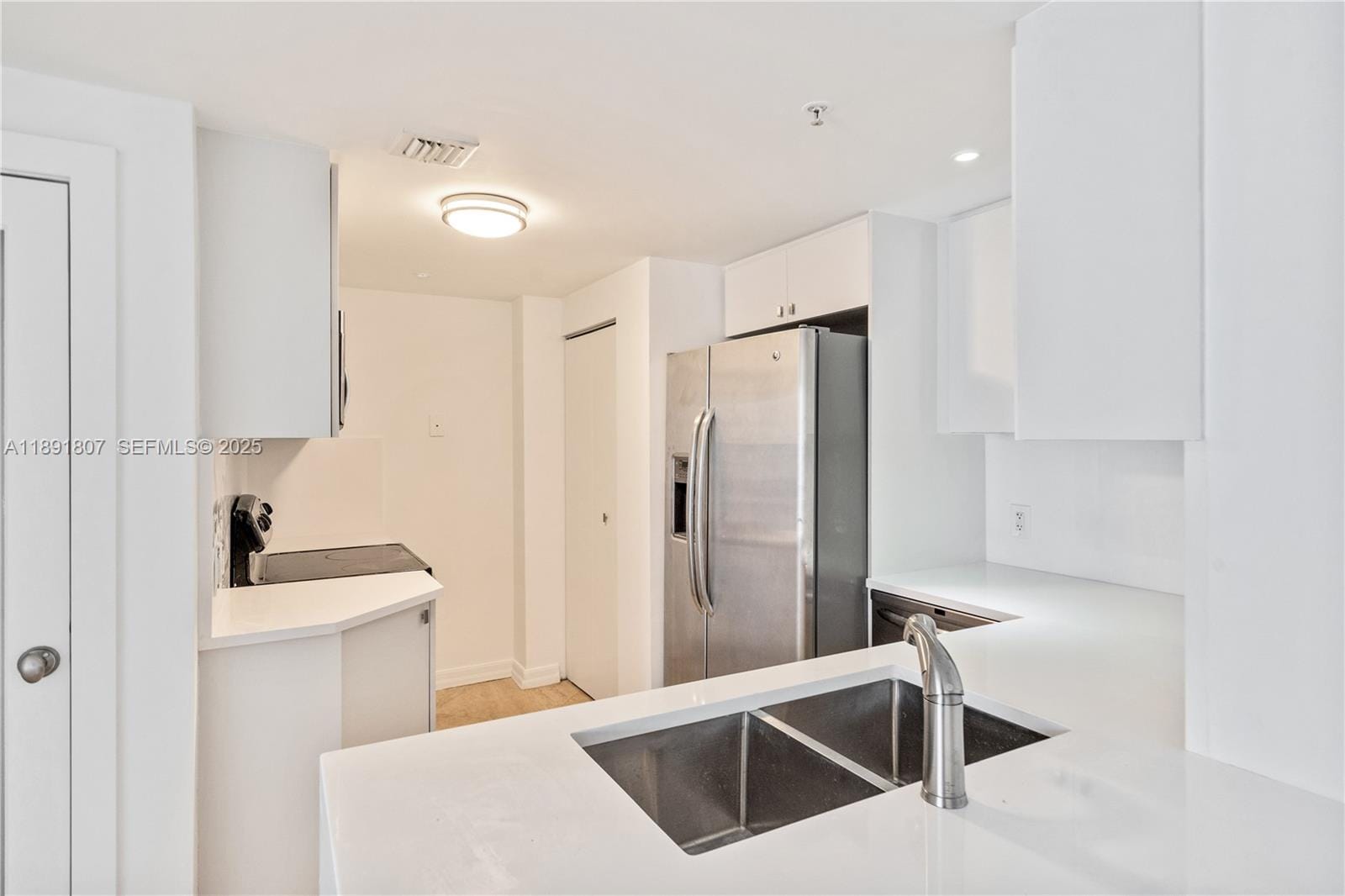 701 Brickell Key Boulevard 1411 — photo 6