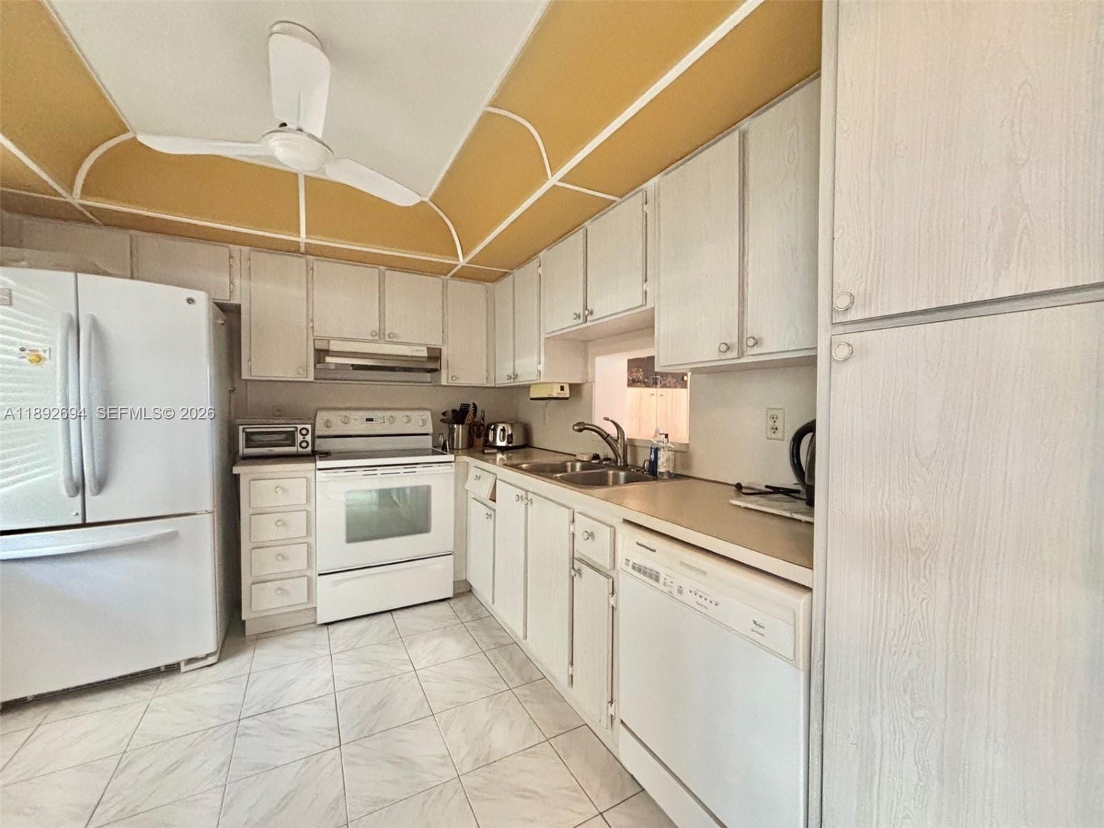 141 SE 3rd Avenue 402 — photo 10
