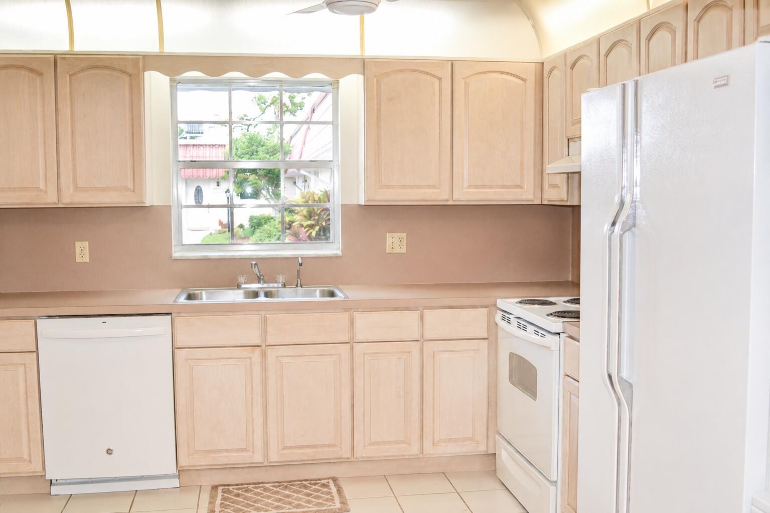 570 Laconia Circle — photo 8