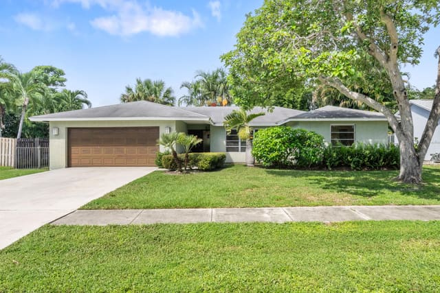 2660 Starwood Circle, sold in Lake Mango Shores, West Palm Beach, FL