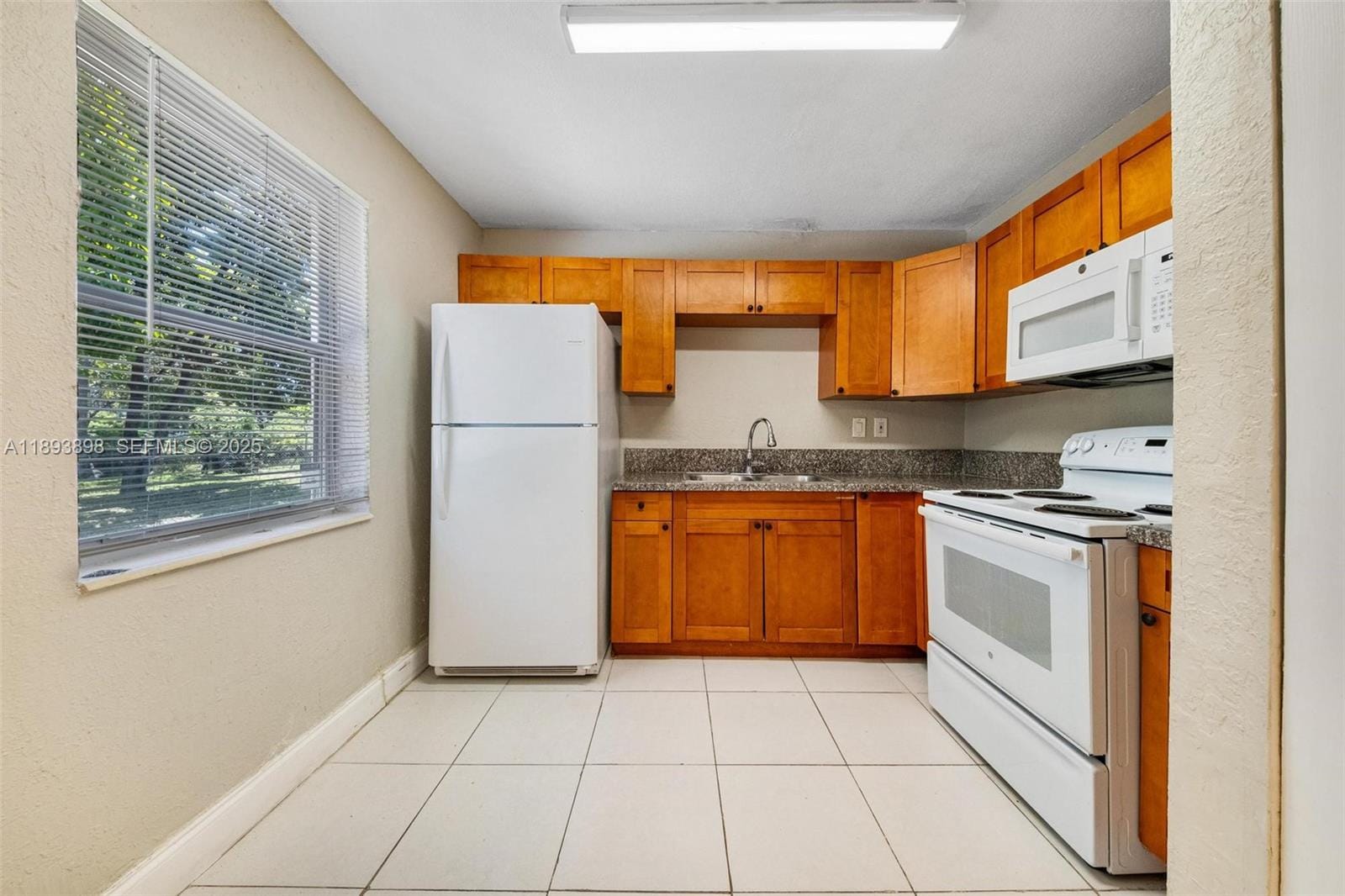 1560 NW Sunset Strip — photo 5