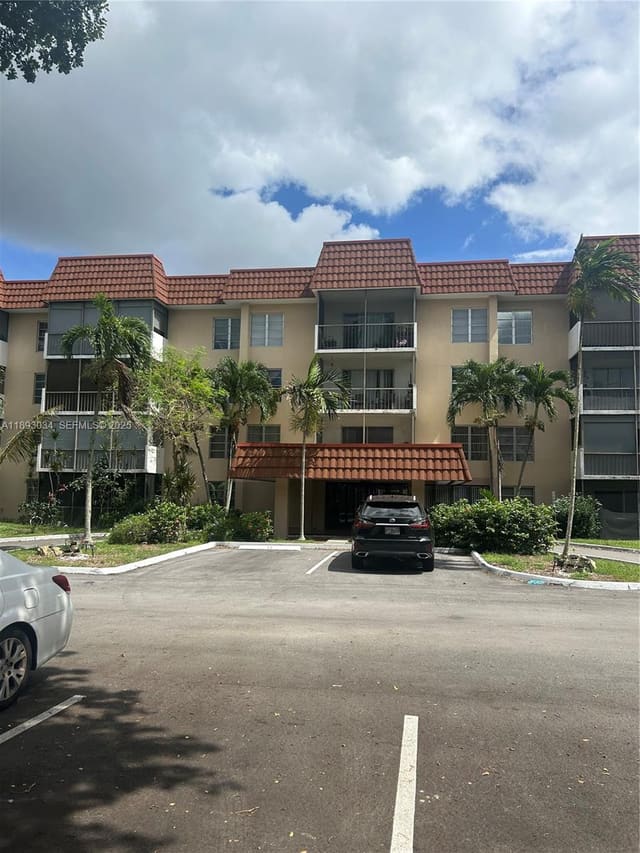 4166 Inverrary Drive 203, Lauderhill, FL 33319