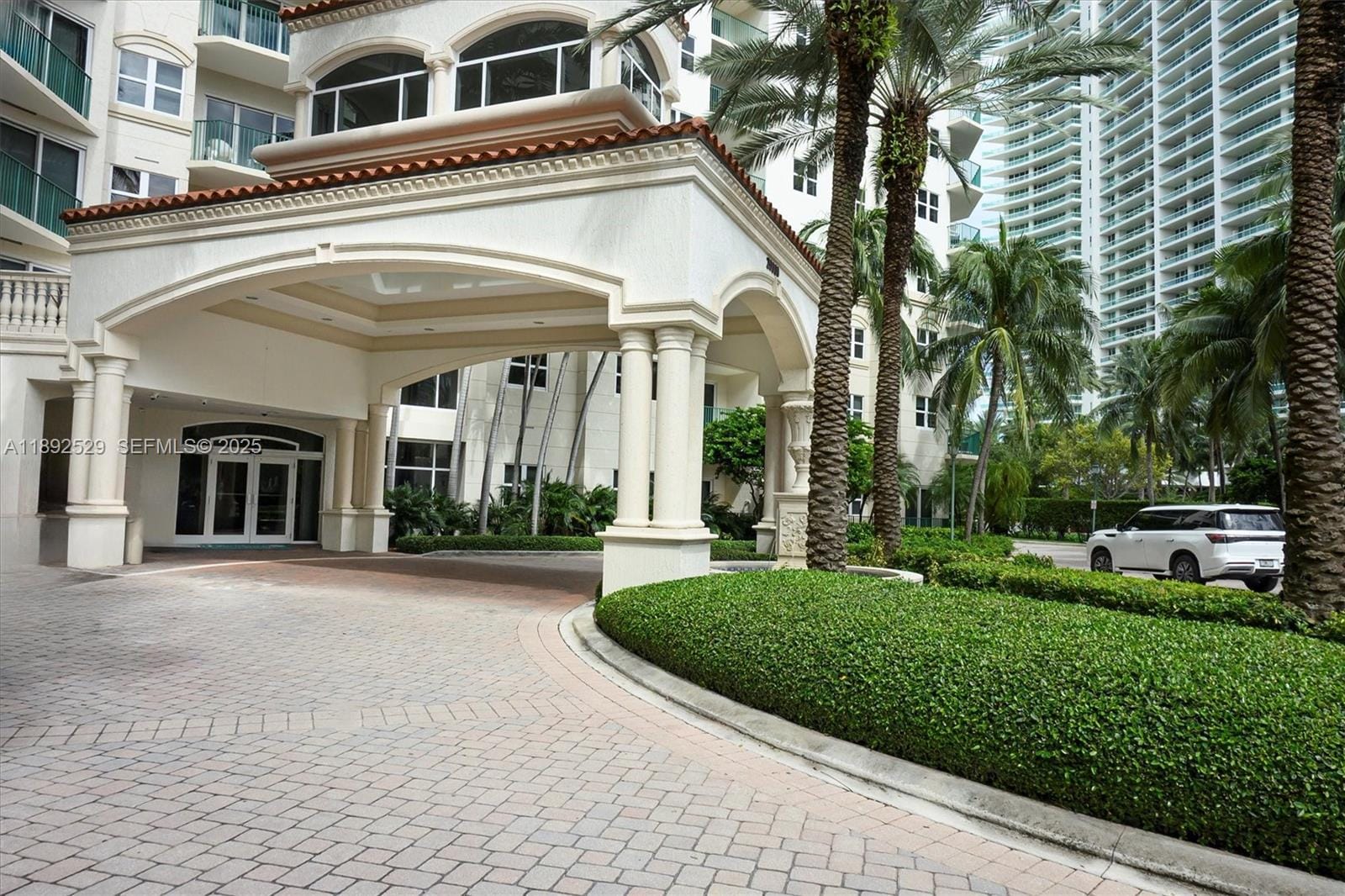 20000 E Country Club Drive PH01 — photo 4