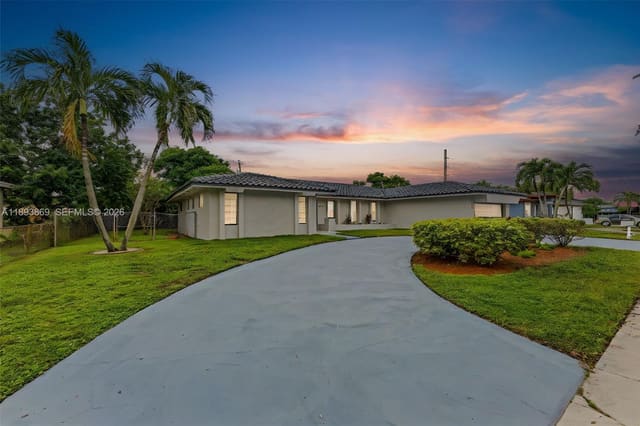 5526 Plunkett Street, Hollywood, FL 33021
