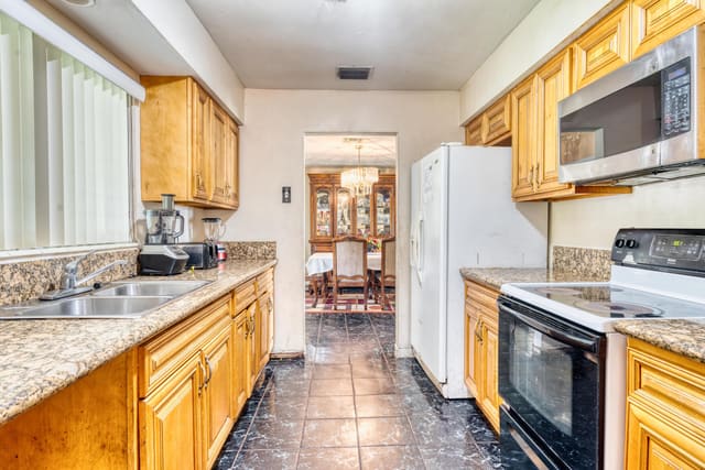 3851 SW 10th Court, Fort Lauderdale, FL 33312