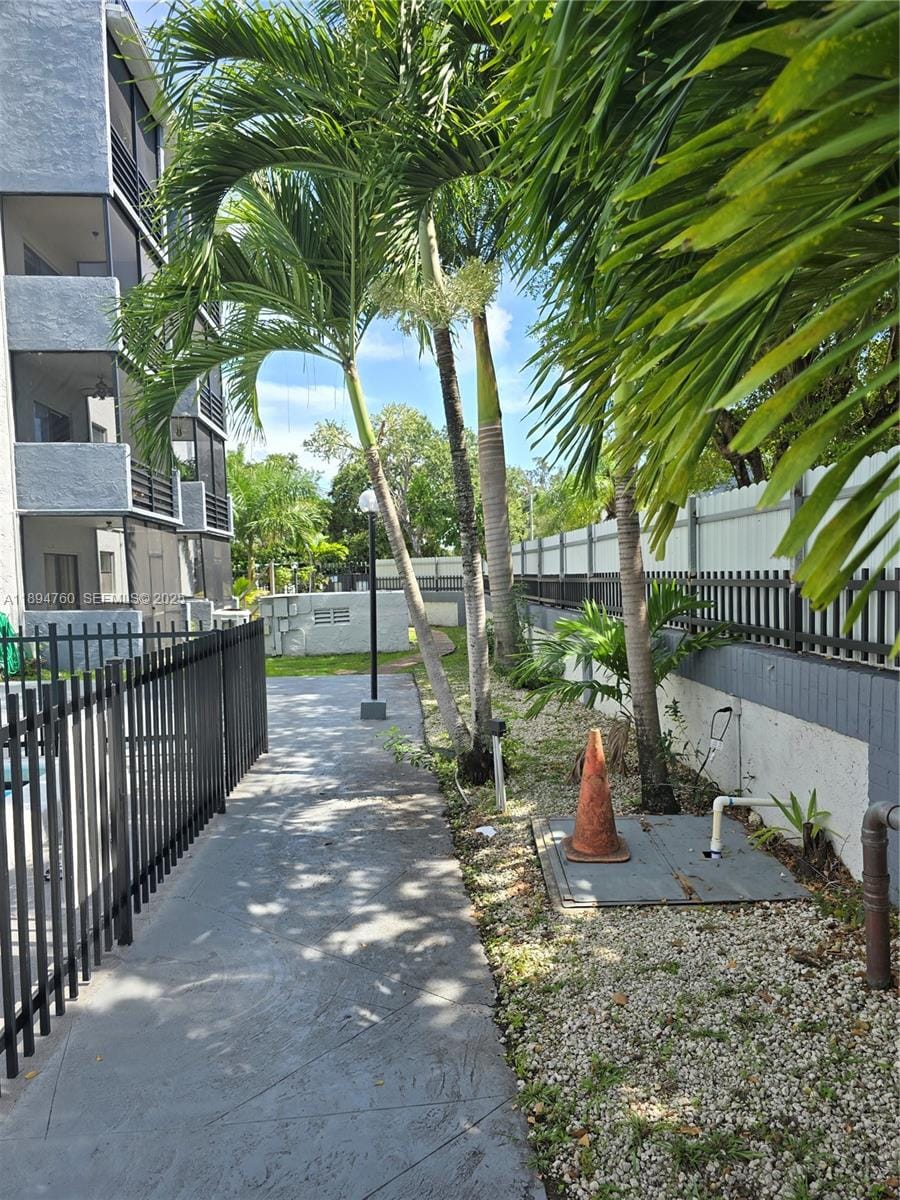 13500 NE 3rd Court 423, North Miami, FL 33161 photo 30