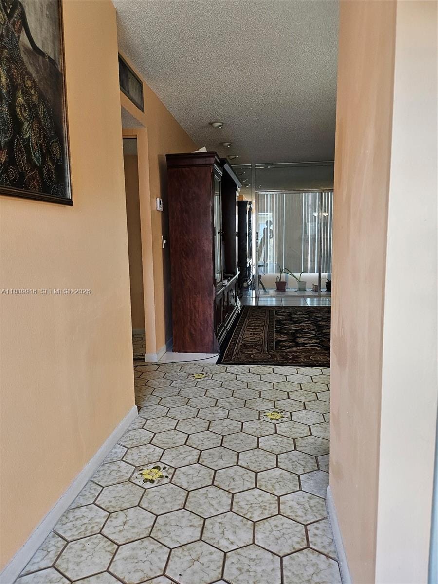 5121 W Oakland Park Boulevard 211 — photo 2