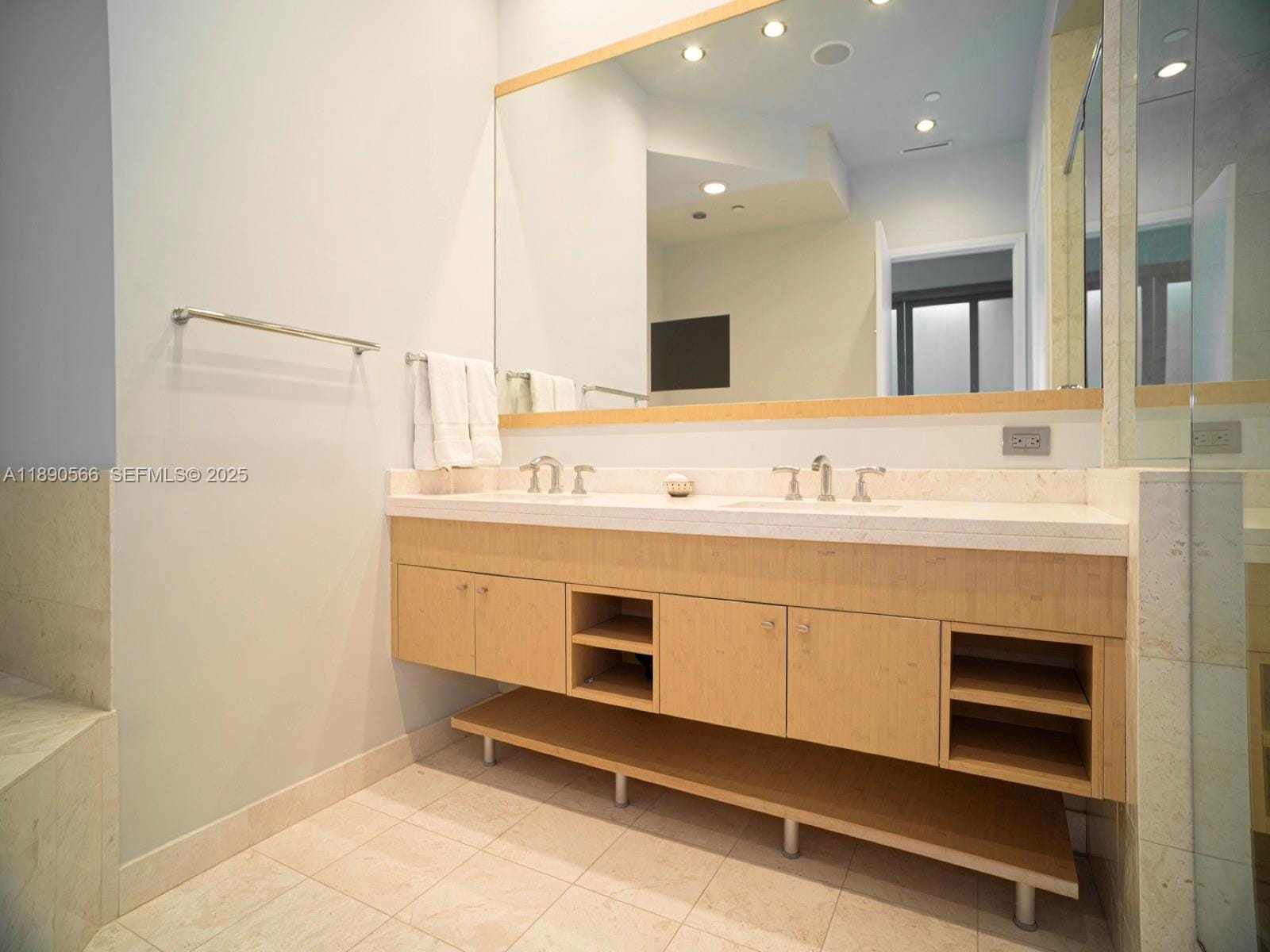 900 Brickell Key Boulevard 2204, Miami, FL 33131 photo 15
