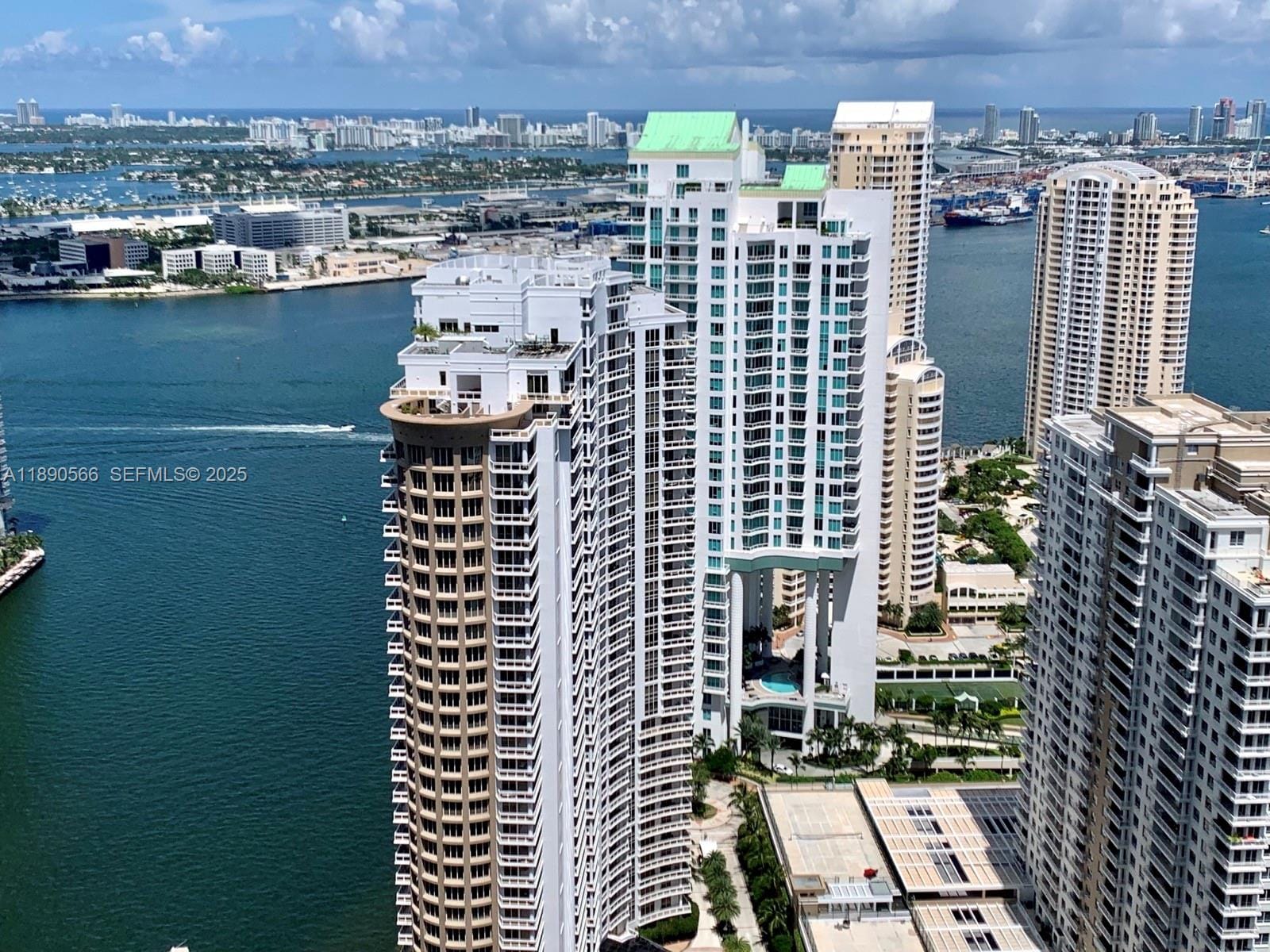 900 Brickell Key Boulevard 2204, Miami, FL 33131 photo 25