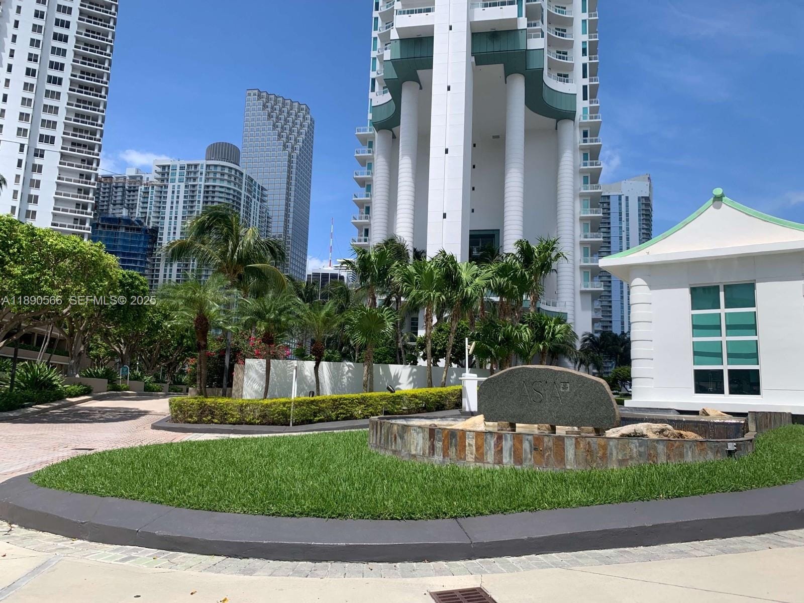900 Brickell Key Boulevard 2204, Miami, FL 33131 photo 28