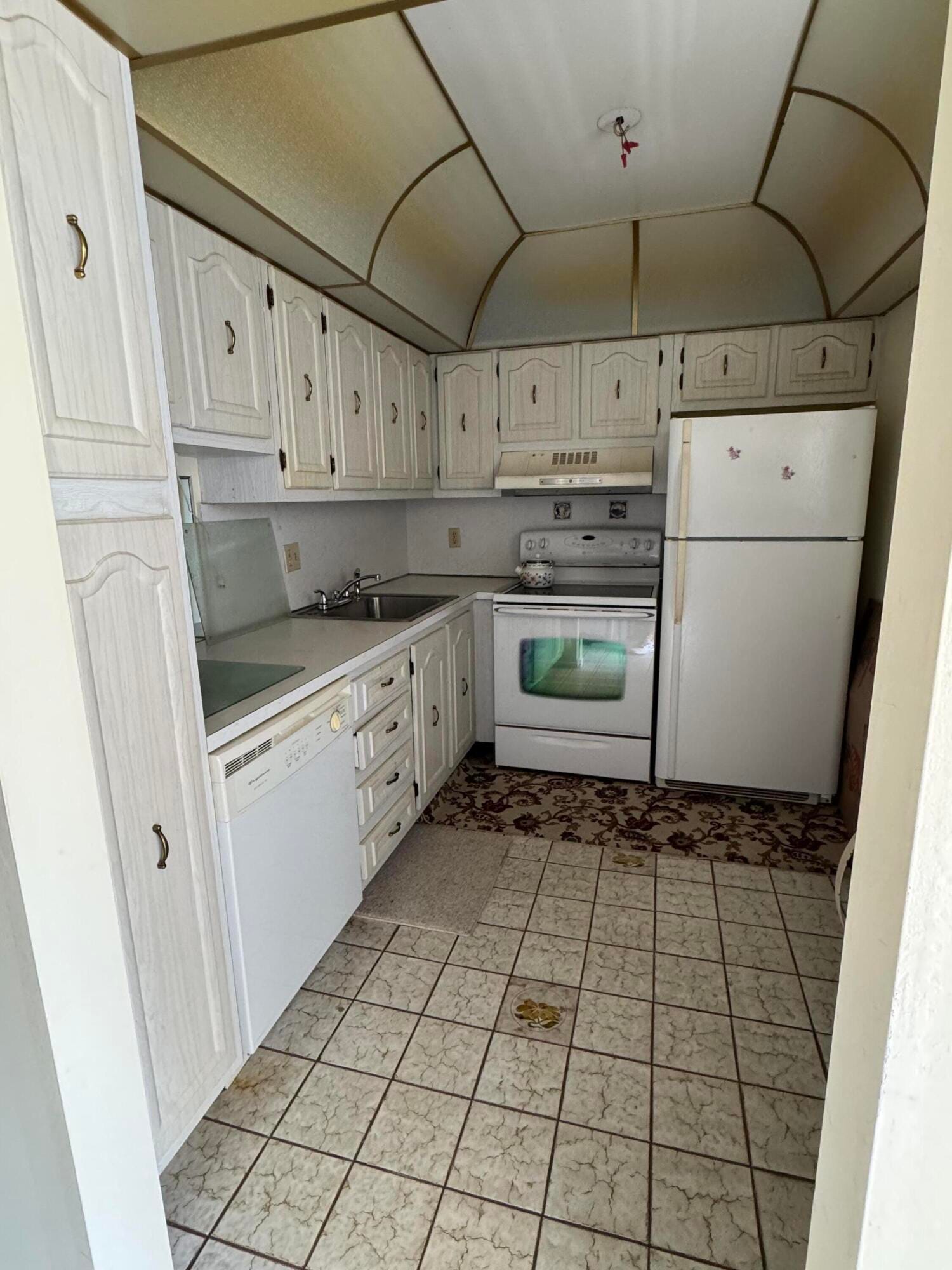 2515 NE 1st Court 215 — photo 3