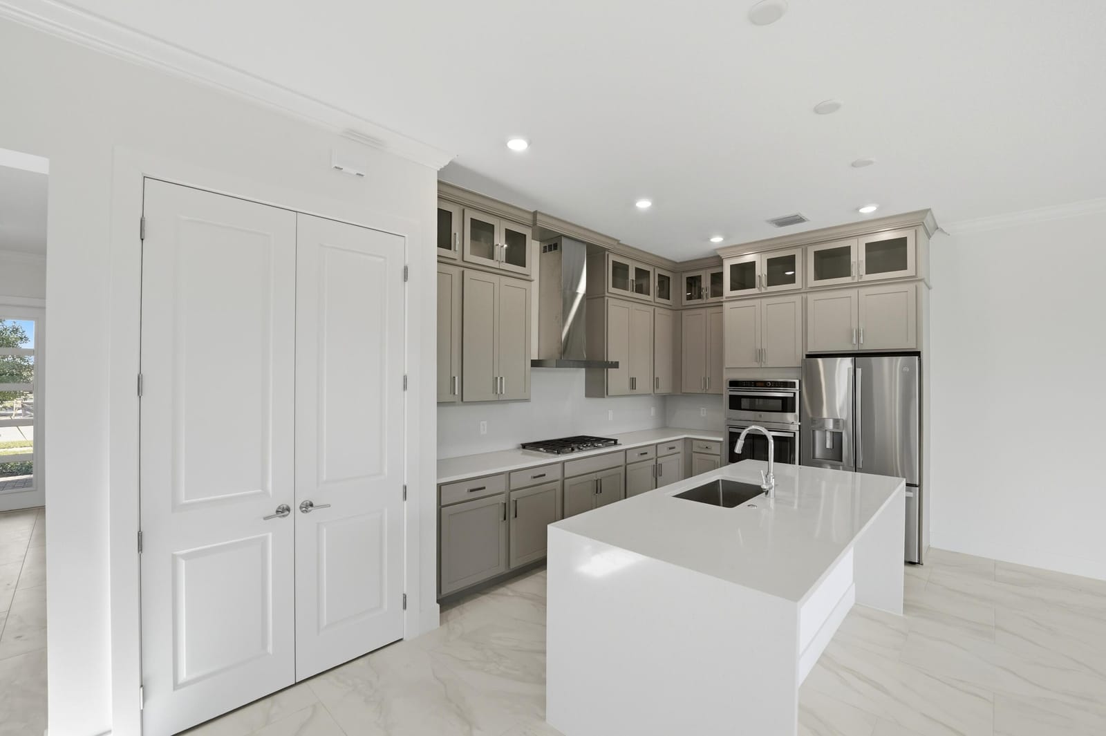 1016 Raleigh Way — photo 4