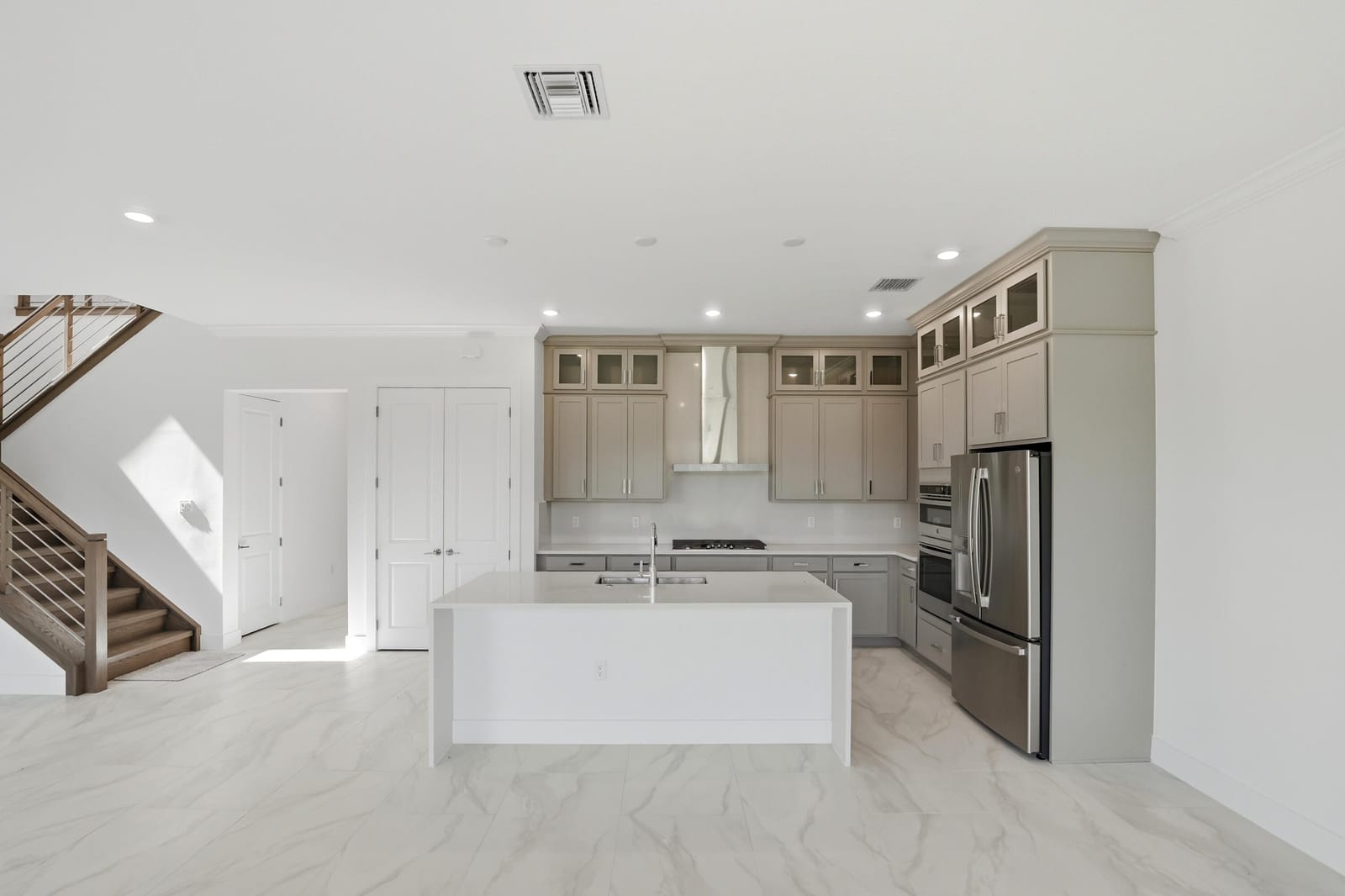 1016 Raleigh Way — photo 5