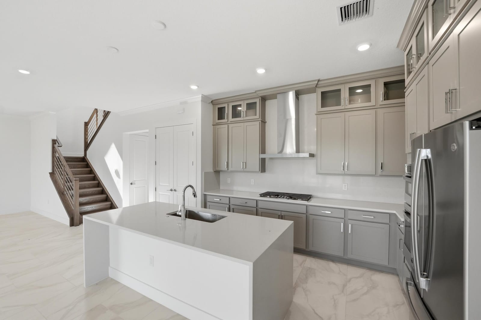 1016 Raleigh Way — photo 7