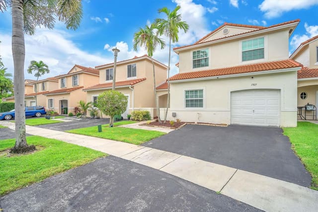 17825 SW 10 Th Court 17825, Pembroke Pines, FL 33029
