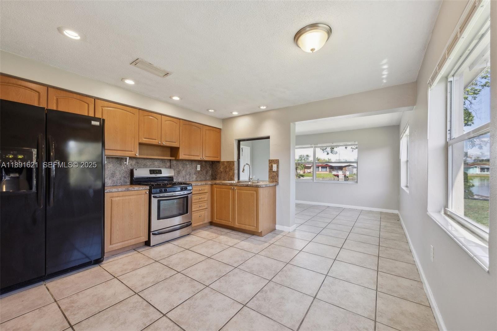6901 NW 28th Street — photo 4