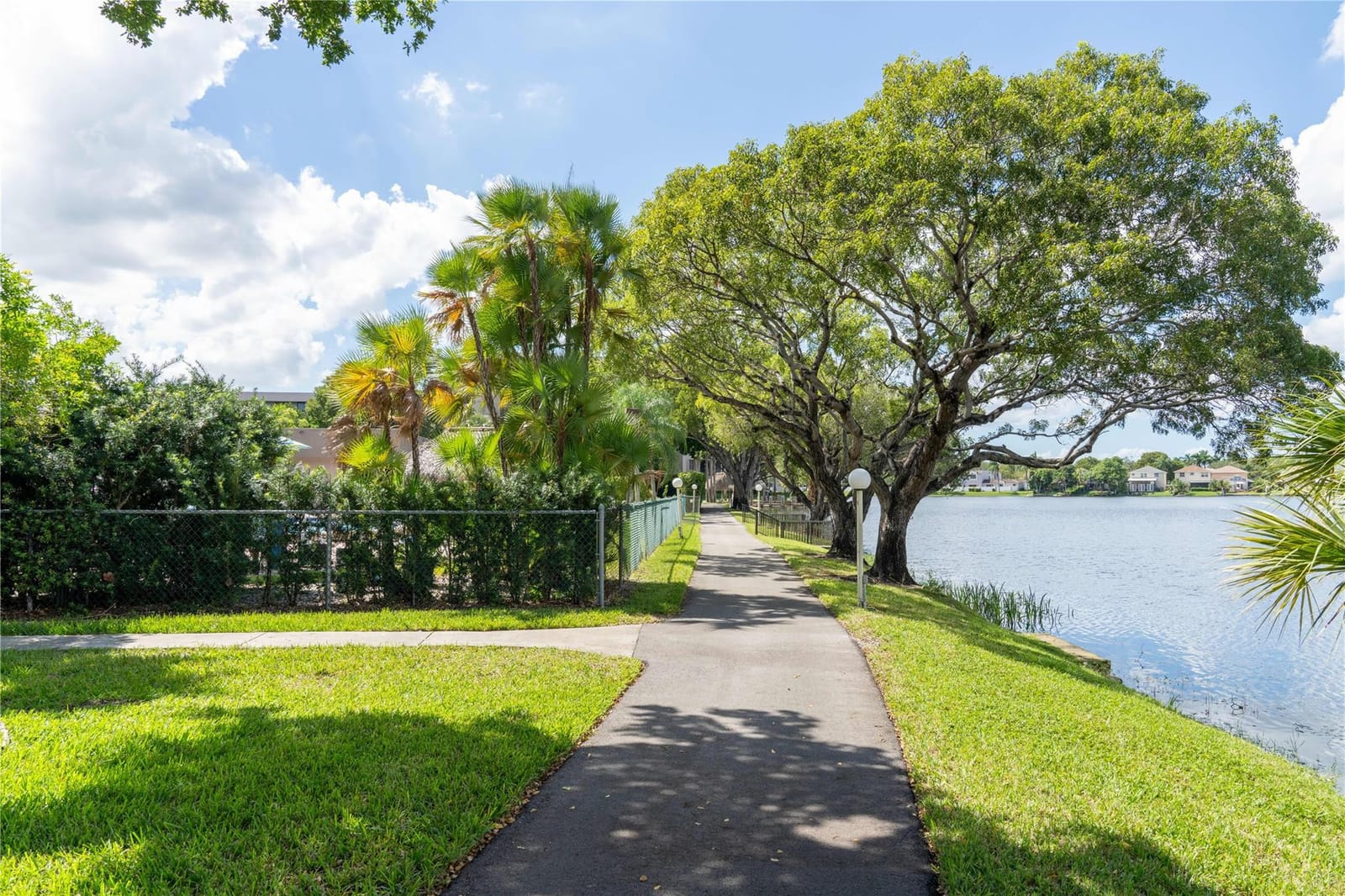 1101 Colony Point Circle 220, Pembroke Pines, FL 33026 photo 13