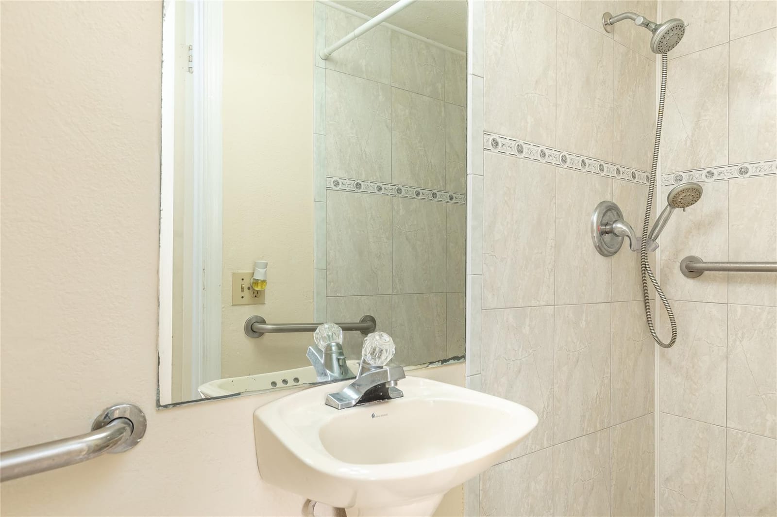 4281 W 10th Court, Hialeah, FL 33012 photo 14