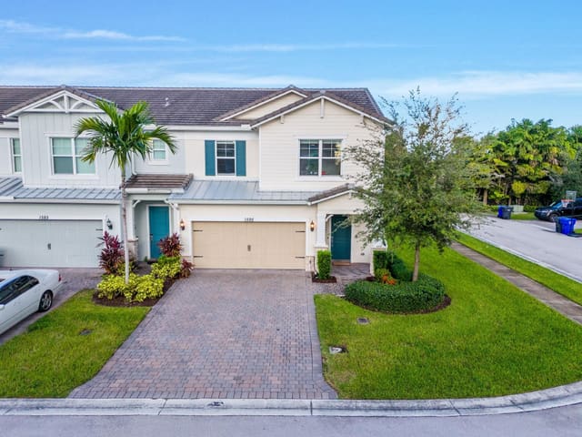 1595 Evergreen Terrace, sold in Parkview At Hillcrest, Hollywood, FL