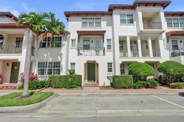 11960 SW 27th Court 11960, sold in Montclair, Miramar, FL