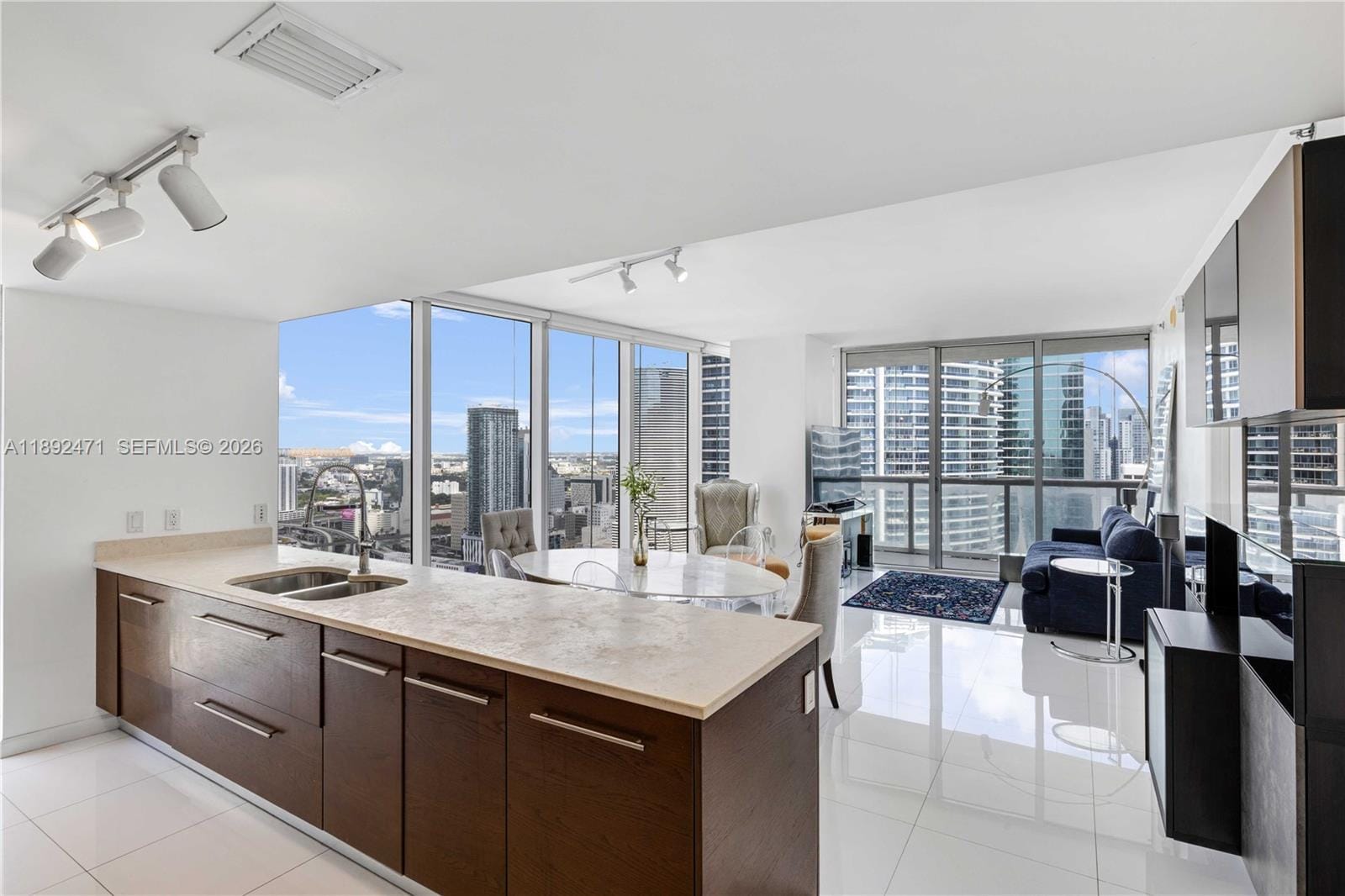 475 Brickell Avenue 4015, Miami, FL 33131 photo 3