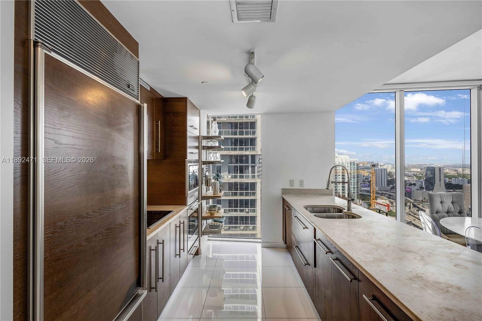 475 Brickell Avenue 4015, Miami, FL 33131 photo 4