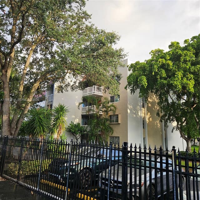 3571 Inverrary Drive 409, sold in Las Vistas, Lauderhill, FL