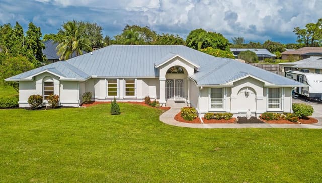 3041 SE Dalhart Road, Port St. Lucie, FL 34952