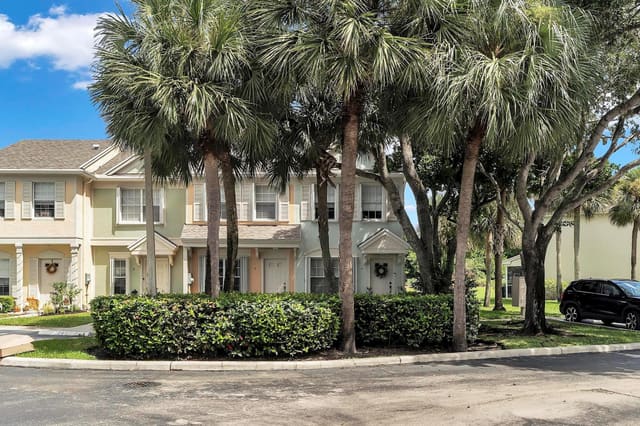 4 Ct 4, sold in Coconuts At Bonaventure, Weston, FL
