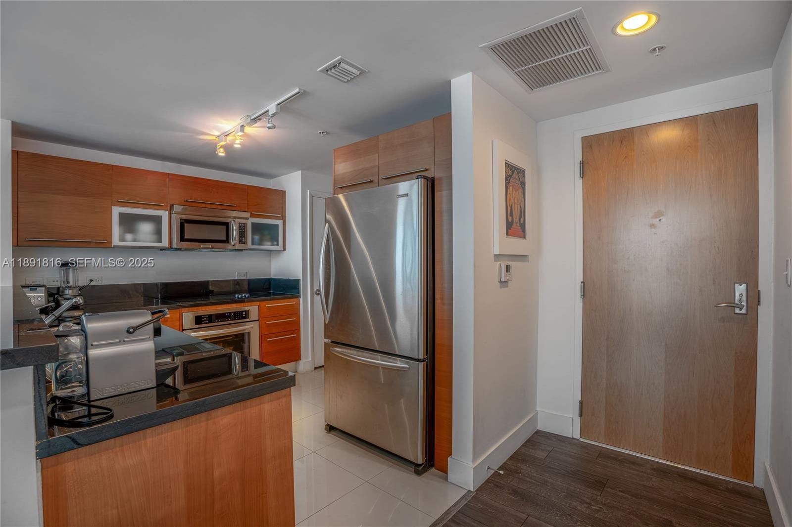 253 NE 2nd Street 3203, Miami, FL 33132 photo 5