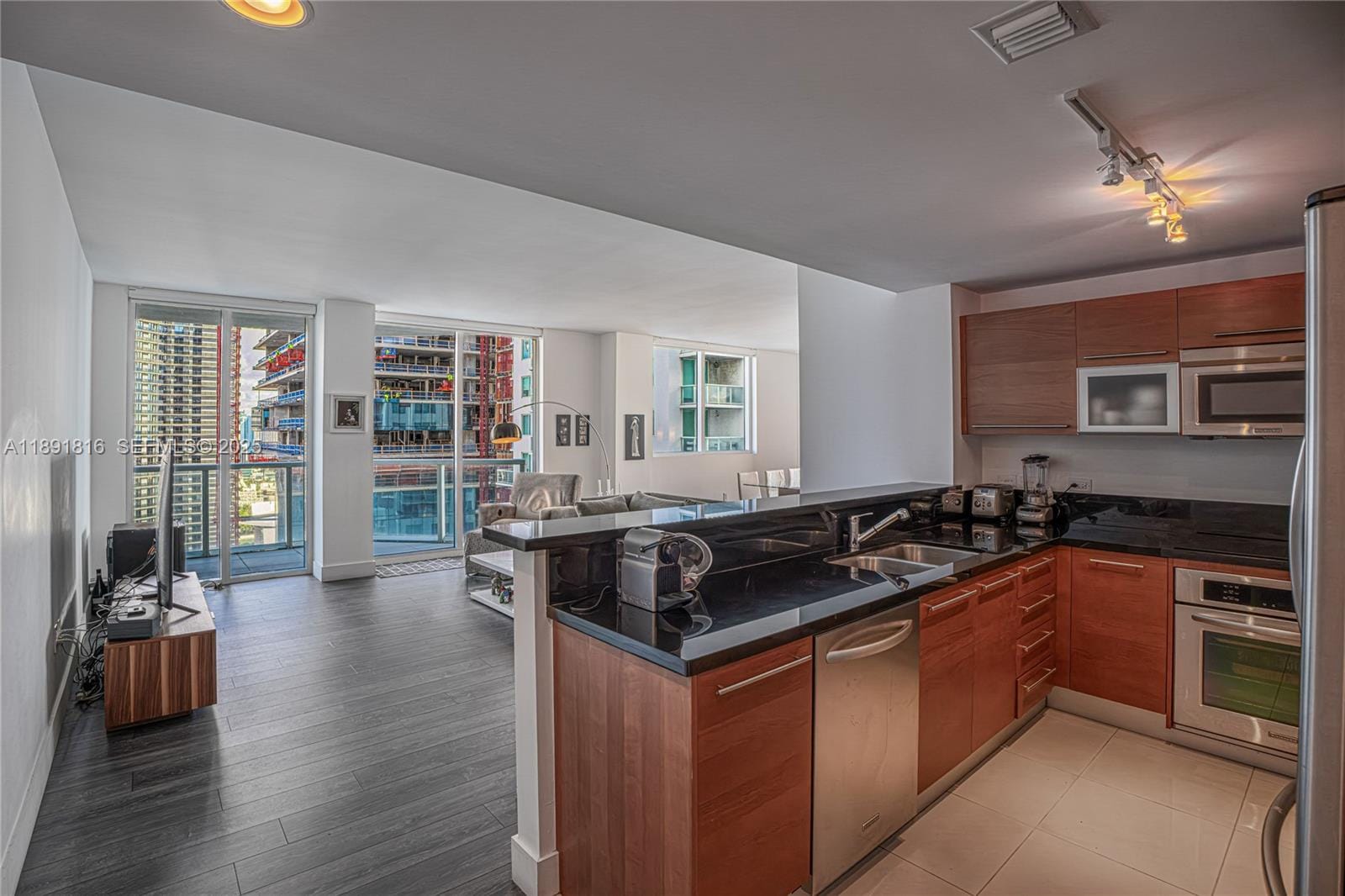 253 NE 2nd Street 3203, Miami, FL 33132 photo 6
