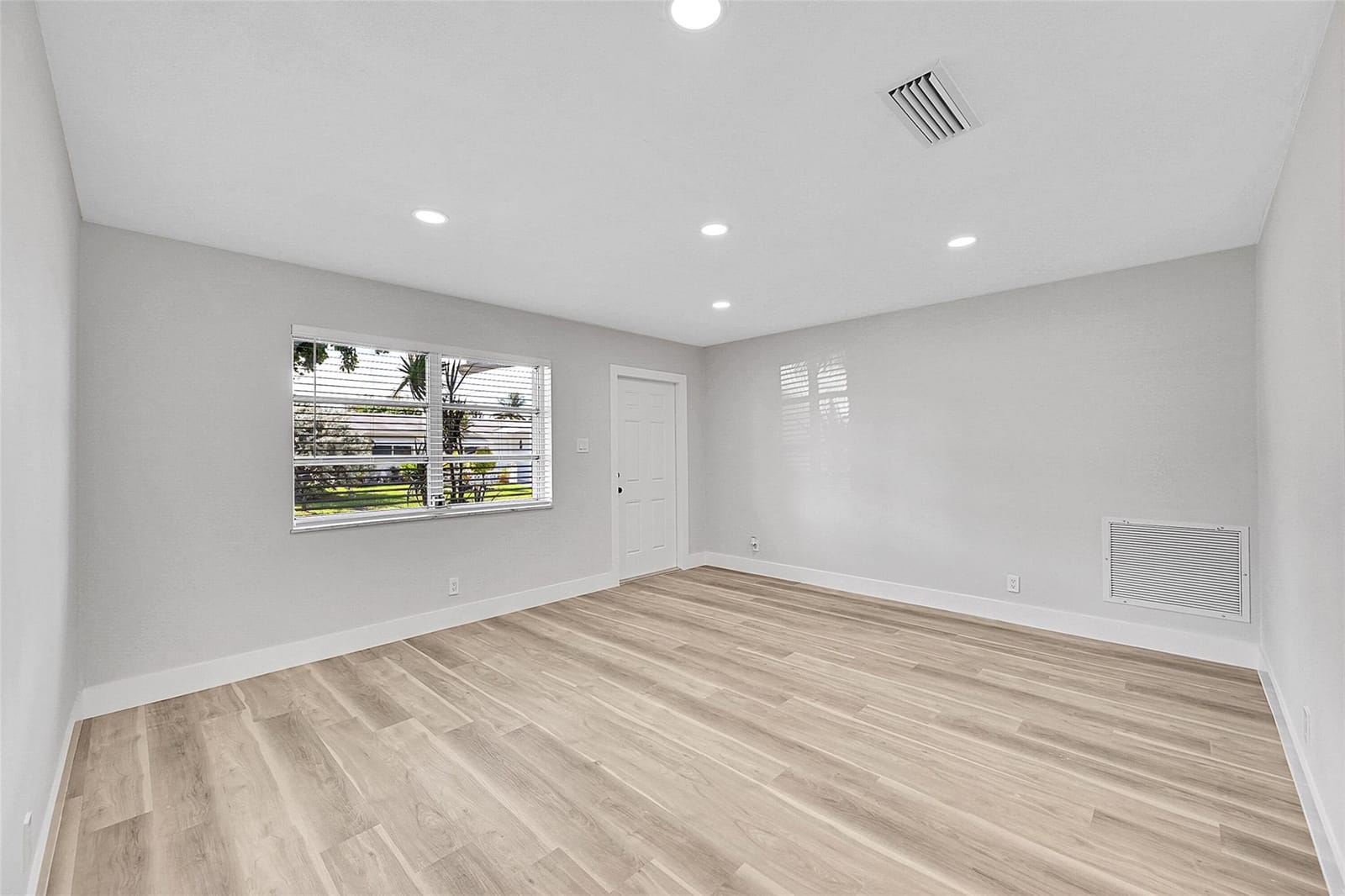 6925 NW 11th Street — photo 8