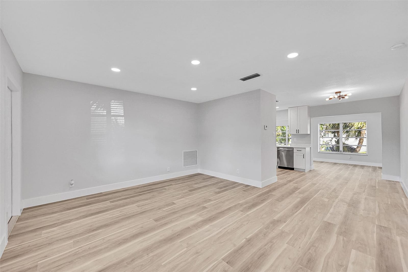 6925 NW 11th Street — photo 9