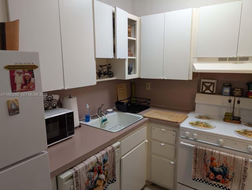 2899 Collins Avenue 736, Miami Beach, FL 33140 photo 19