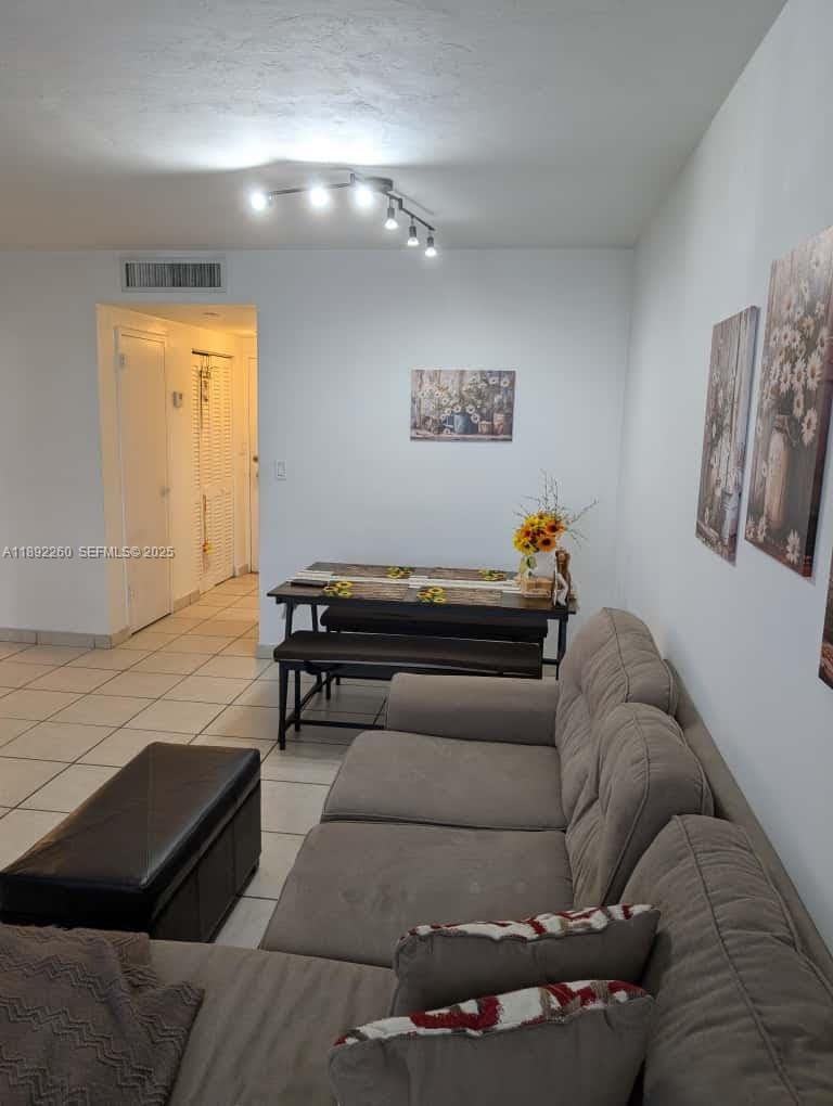 2899 Collins Avenue 736, Miami Beach, FL 33140 photo 9