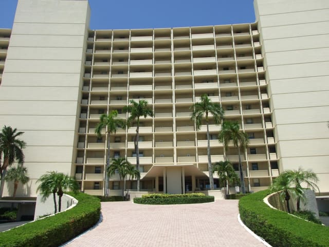 130 Lakeshore Drive 522, sold in Old Port Cove, North Palm Beach, FL