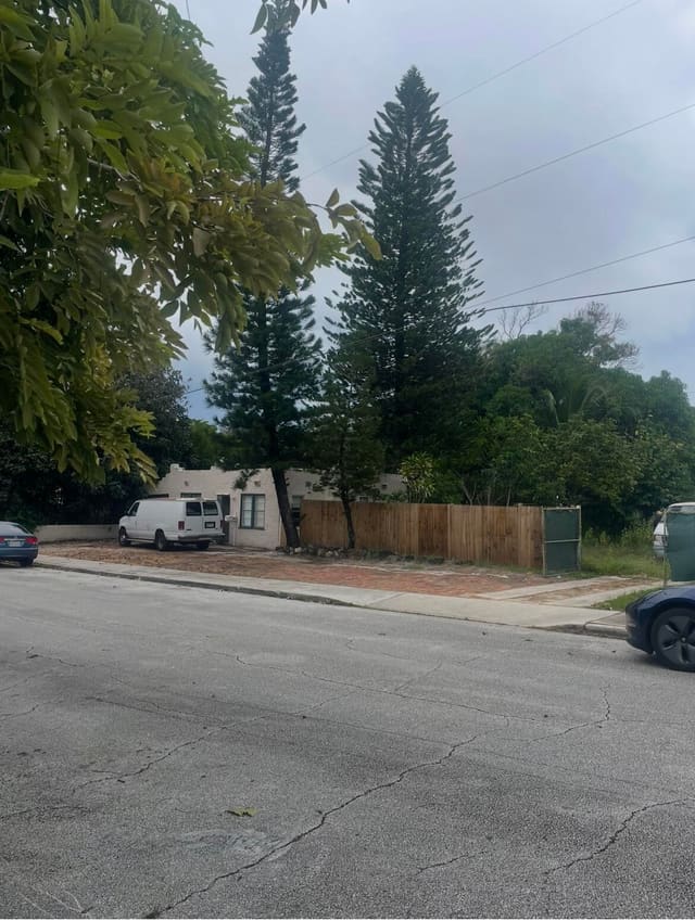 818 Briggs Street, sold in Lakeview Ridge, West Palm Beach, FL