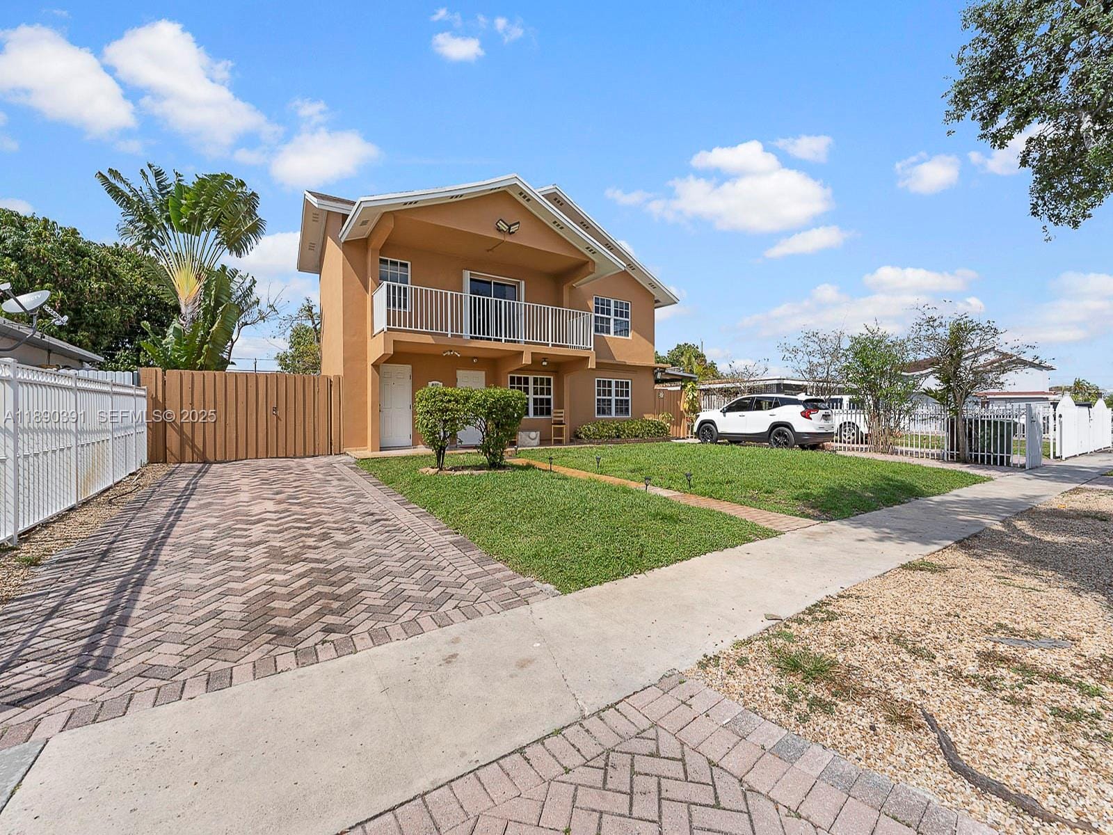 911 E 14th Place, Hialeah, FL 33010 photo 2